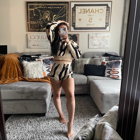 Welcome to my Closet 🖤 - Picture 3 of 14